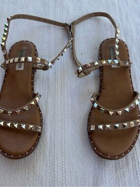 Steve Madden Women's Travel Studded Ankle Strap Flat Sandals size 8.5